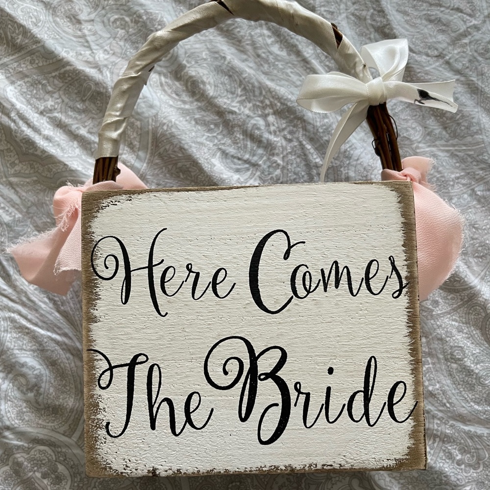 Wedding things. Take it as a set. Accepting offers